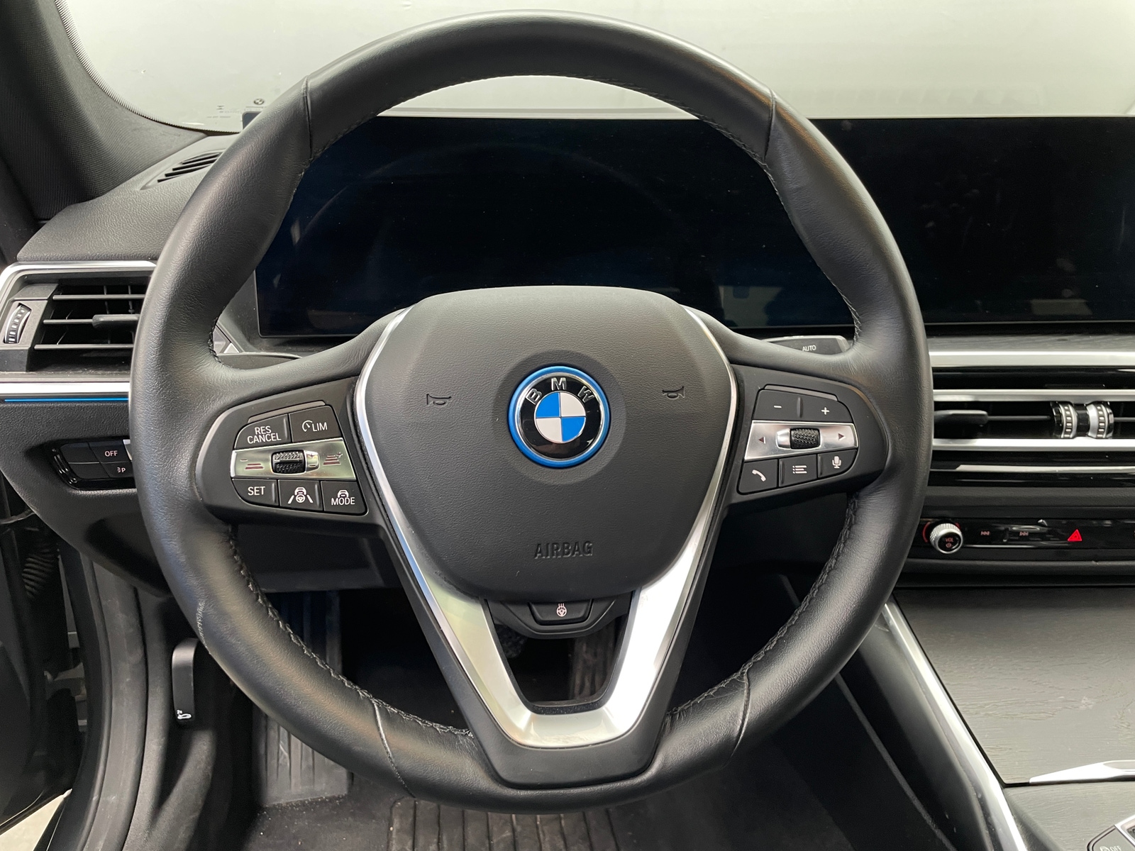 Thumbnail: 2023 BMW i4 - 4