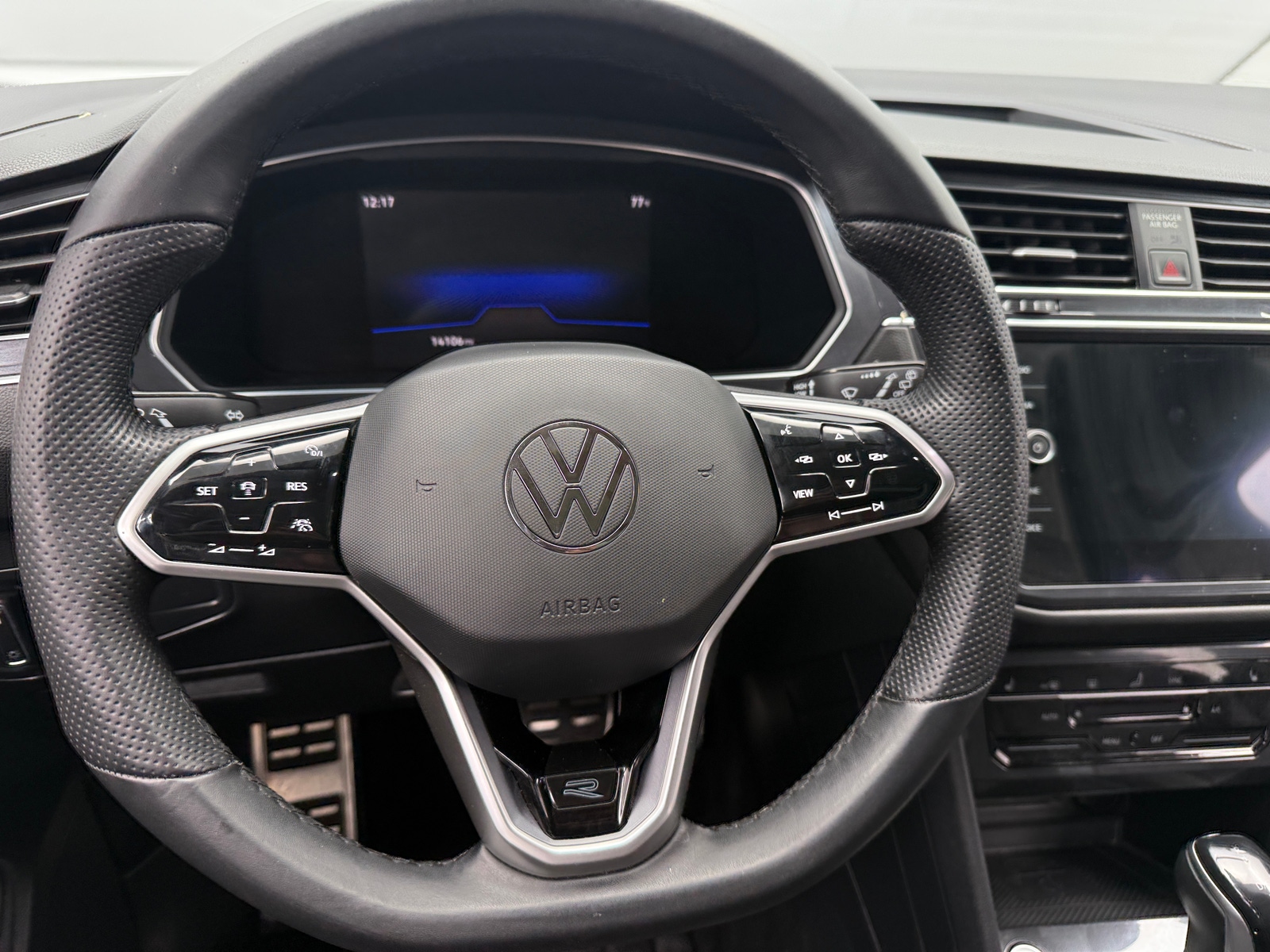 Thumbnail: 2022 Volkswagen Tiguan - 4