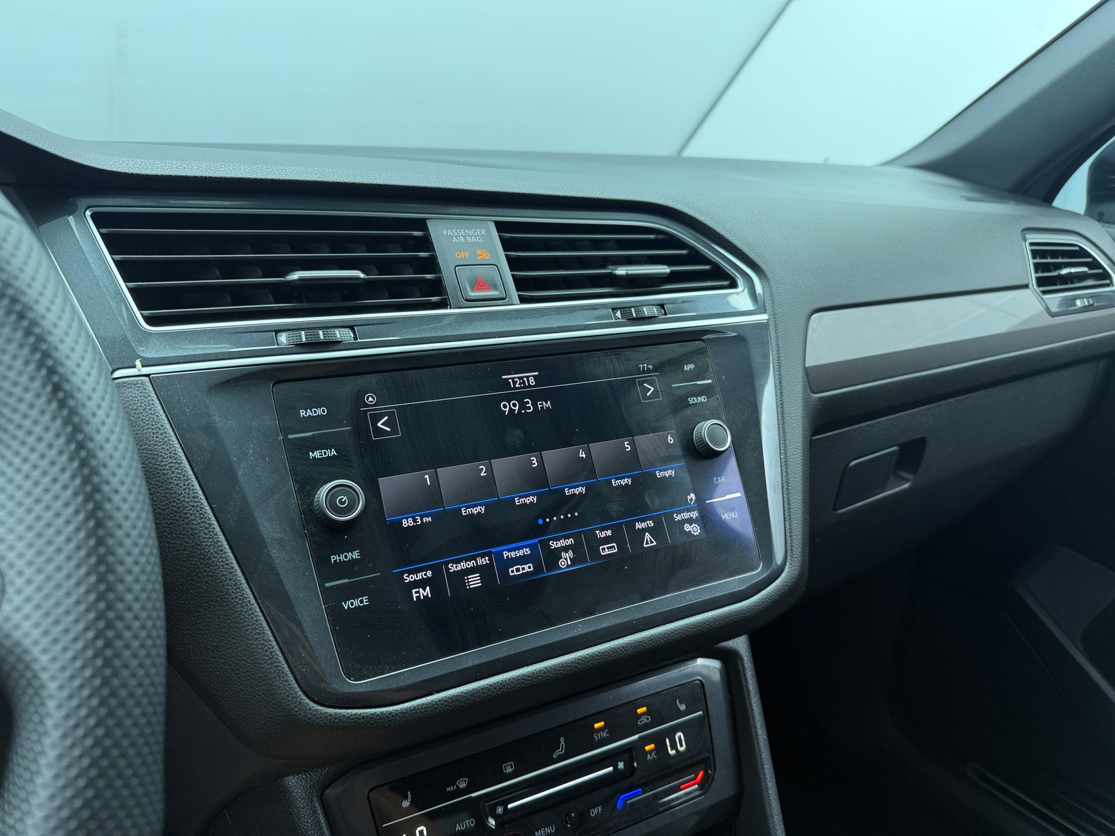 Thumbnail: 2022 Volkswagen Tiguan - 3