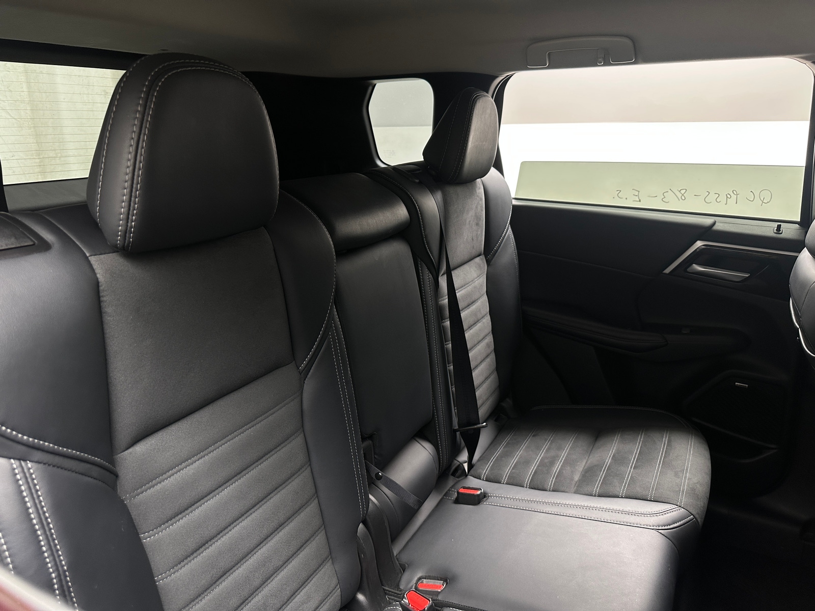 Thumbnail: 2025 Mitsubishi Outlander - 5