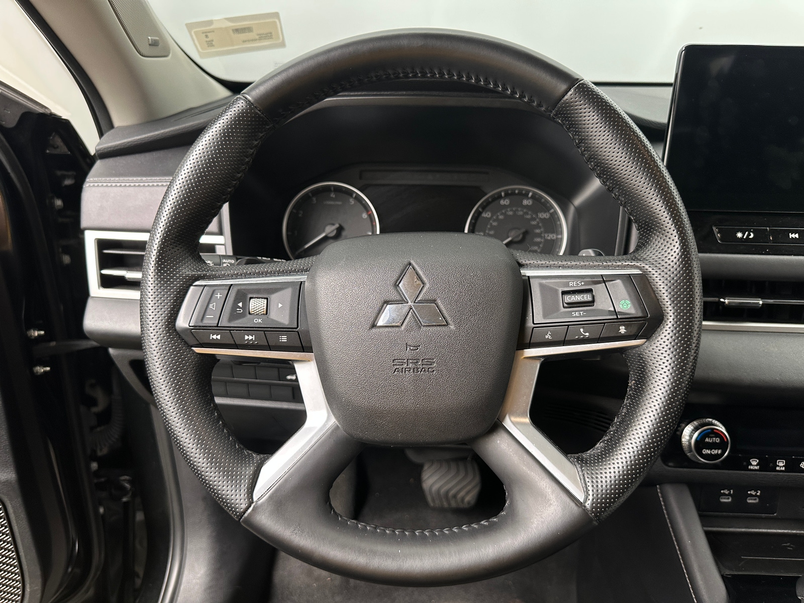 Thumbnail: 2025 Mitsubishi Outlander - 4