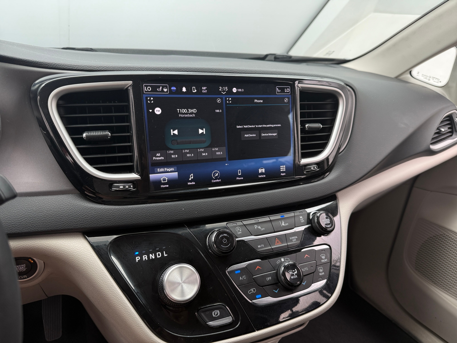 Thumbnail: 2023 Chrysler Pacifica - 3