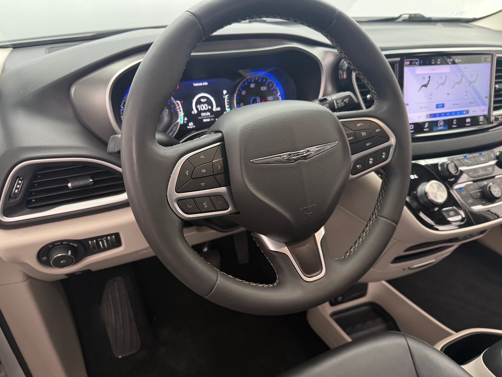 Thumbnail: 2024 Chrysler Pacifica - 4