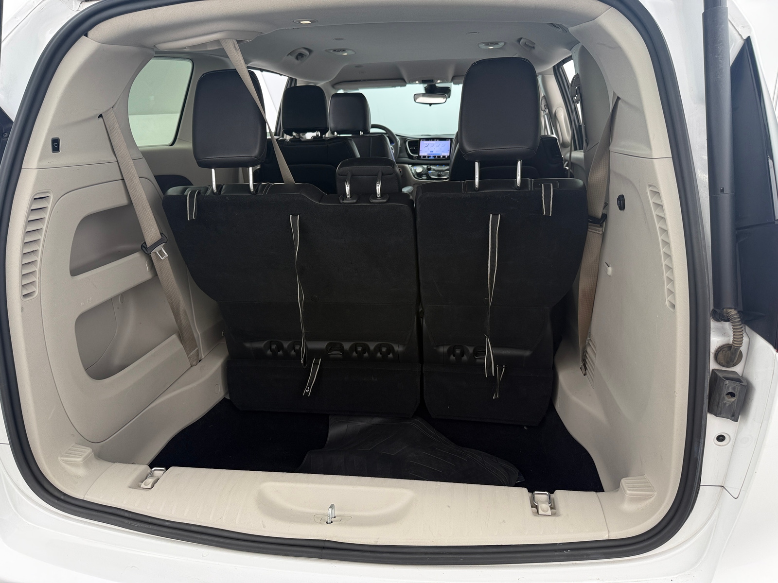 Thumbnail: 2024 Chrysler Pacifica - 6