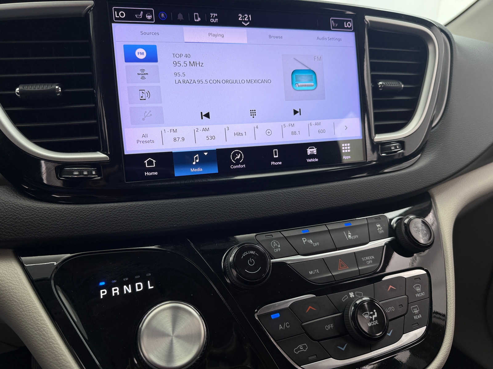 Thumbnail: 2024 Chrysler Pacifica - 3