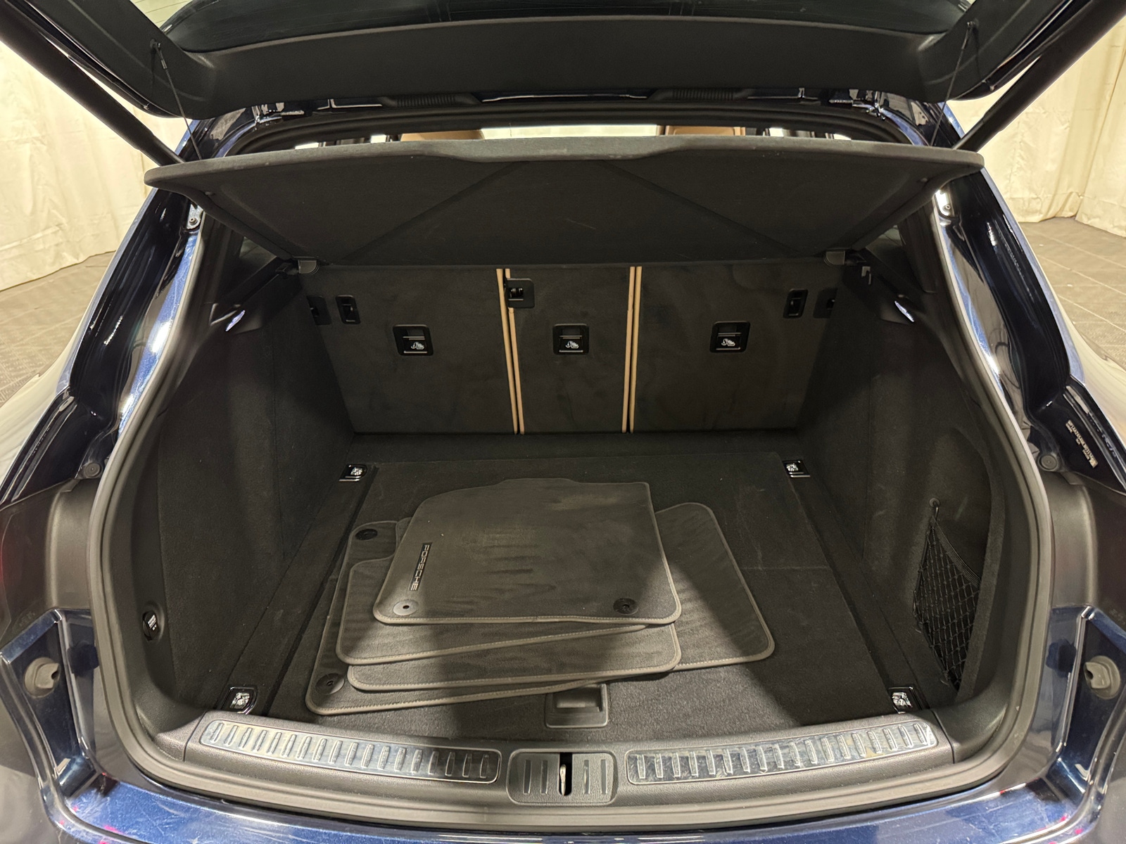 Thumbnail: 2021 Porsche Macan - 6