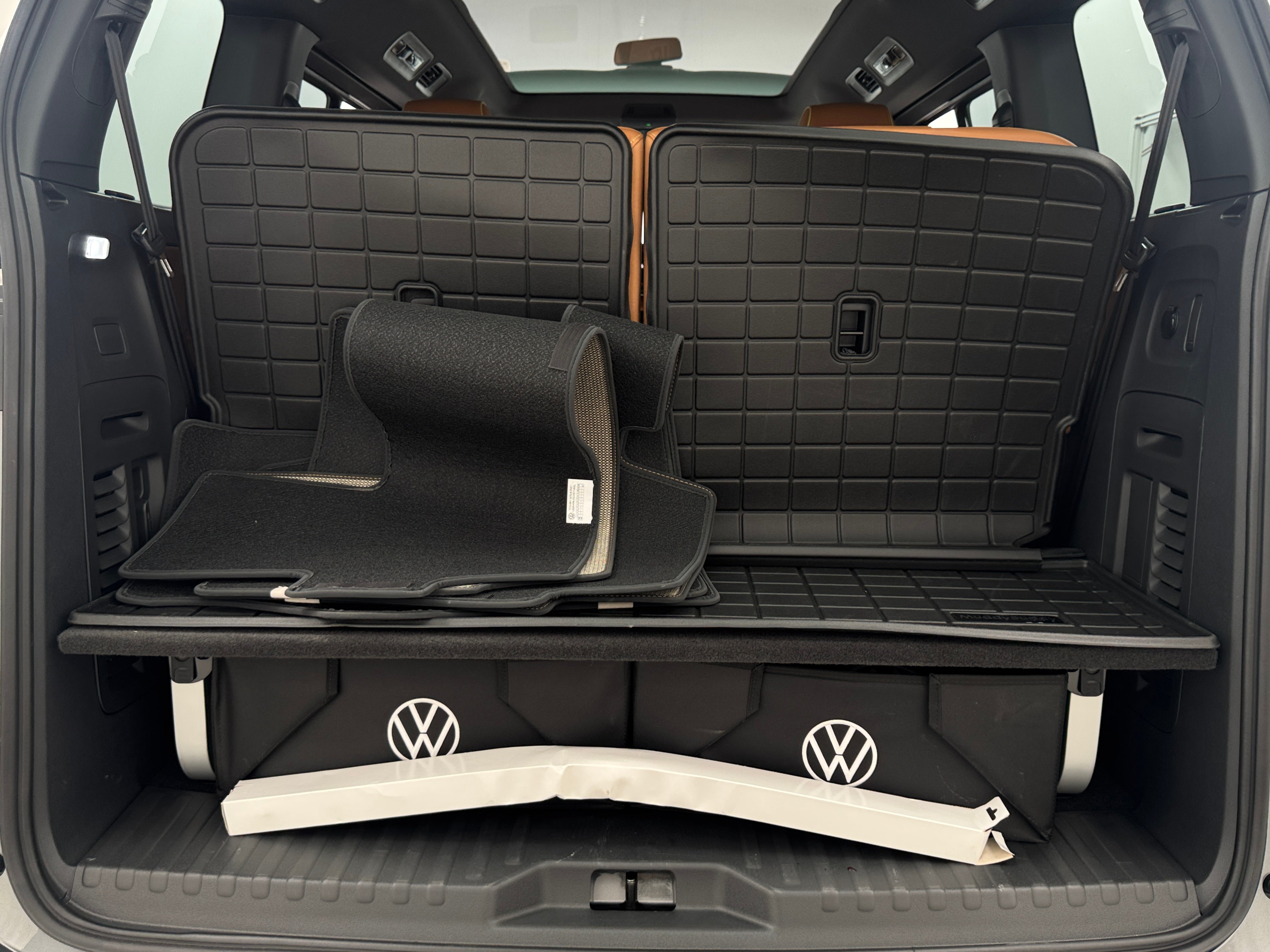 Used 2025 Volkswagen ID. Buzz PRO S PLus with VIN WVGNYVEB5SH056750 for sale in Auburn, WA