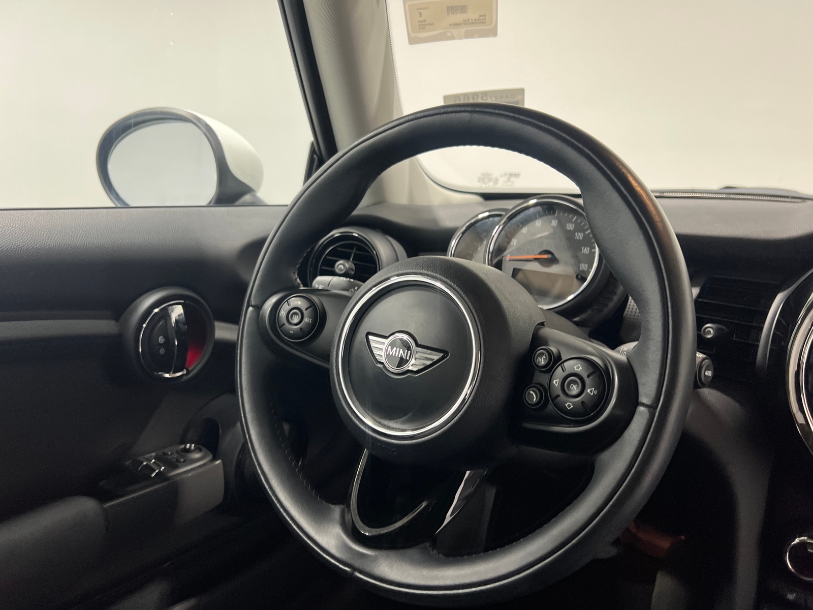 Thumbnail: 2015 MINI Cooper Hardtop - 5