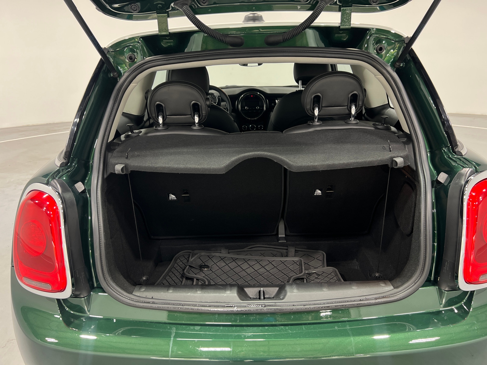 Thumbnail: 2015 MINI Cooper Hardtop - 7
