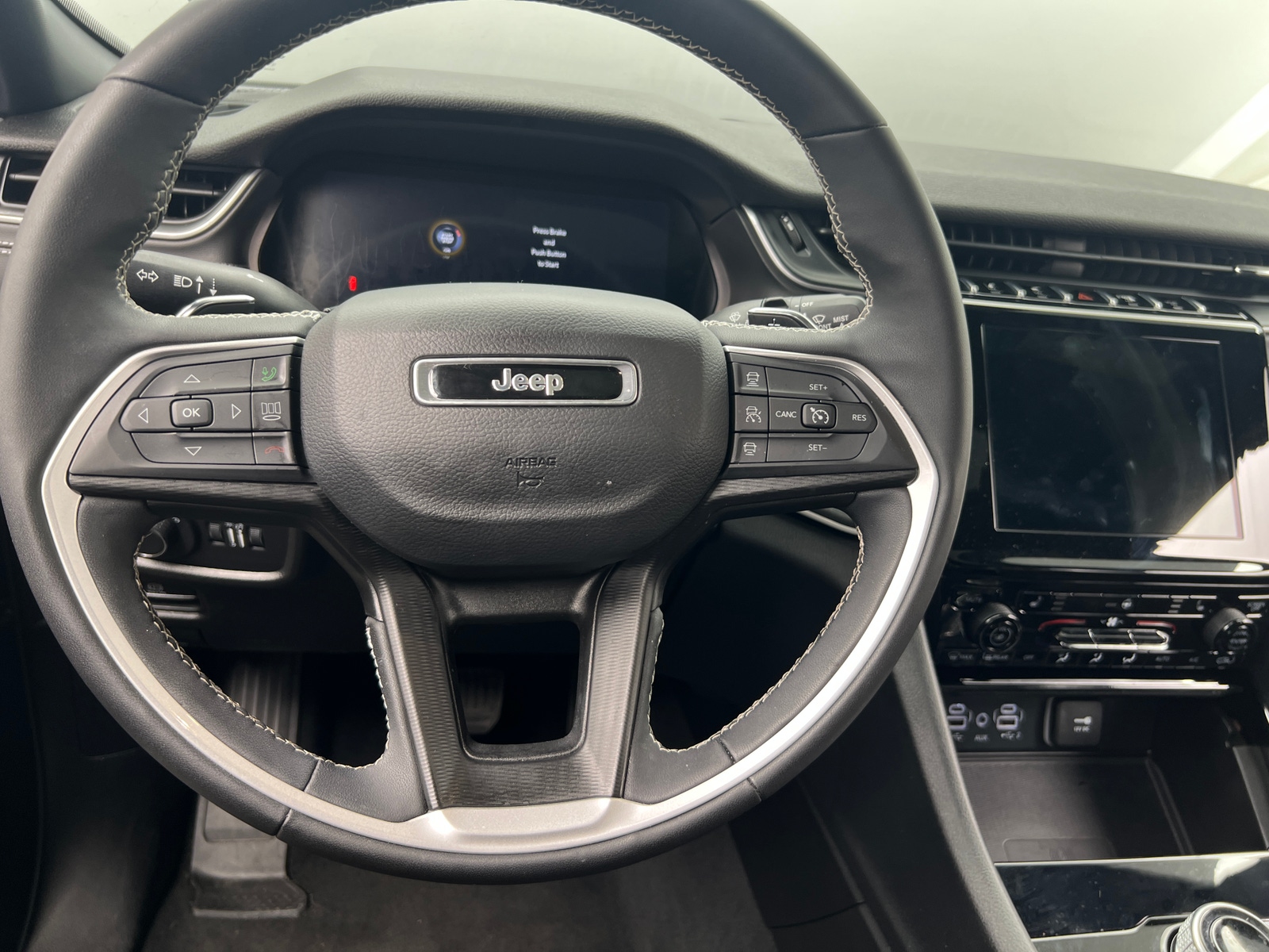Thumbnail: 2023 Jeep Grand Cherokee L - 4