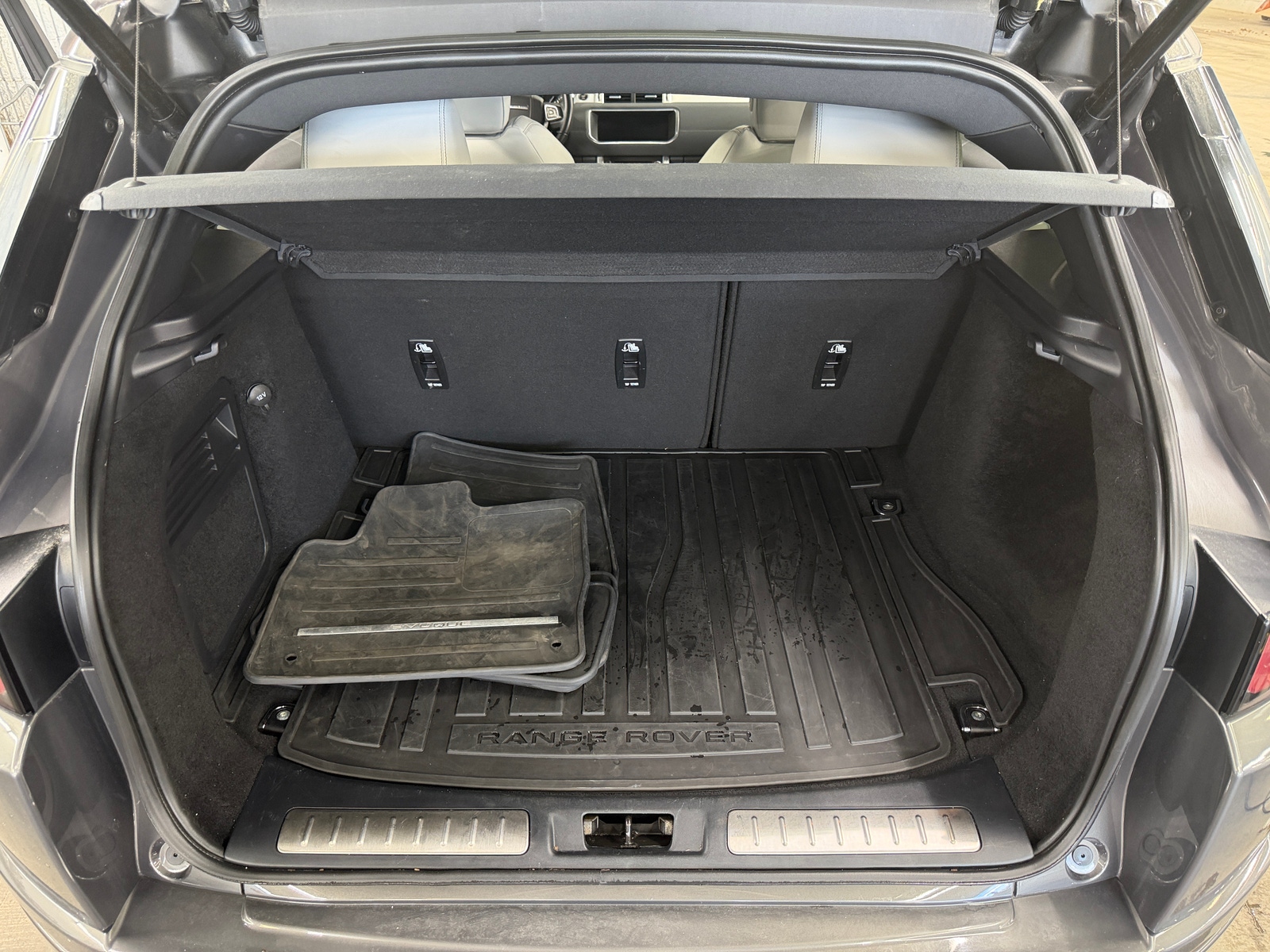 Thumbnail: 2017 Land Rover Range Rover Evoque - 6