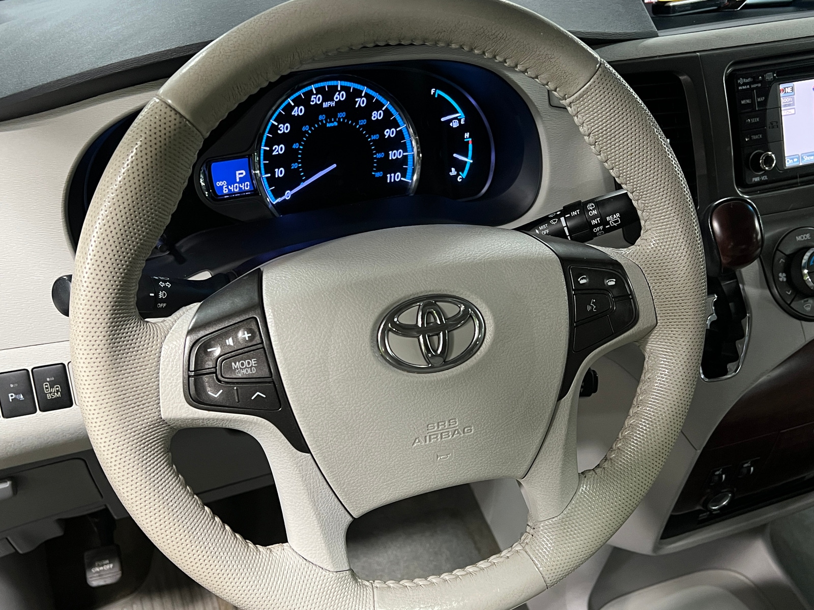 Thumbnail: 2014 Toyota Sienna - 4