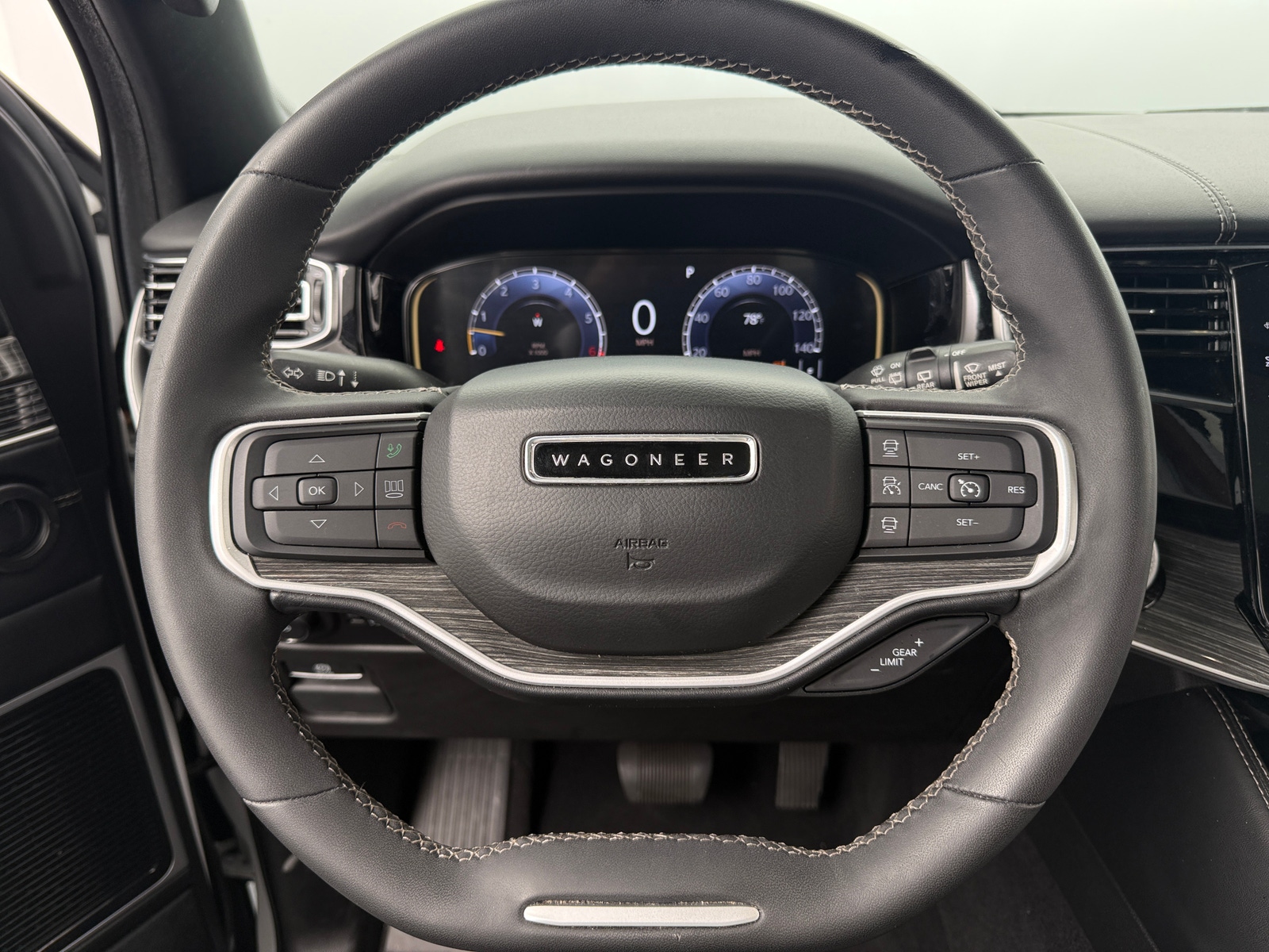 Thumbnail: 2022 Jeep Wagoneer - 4