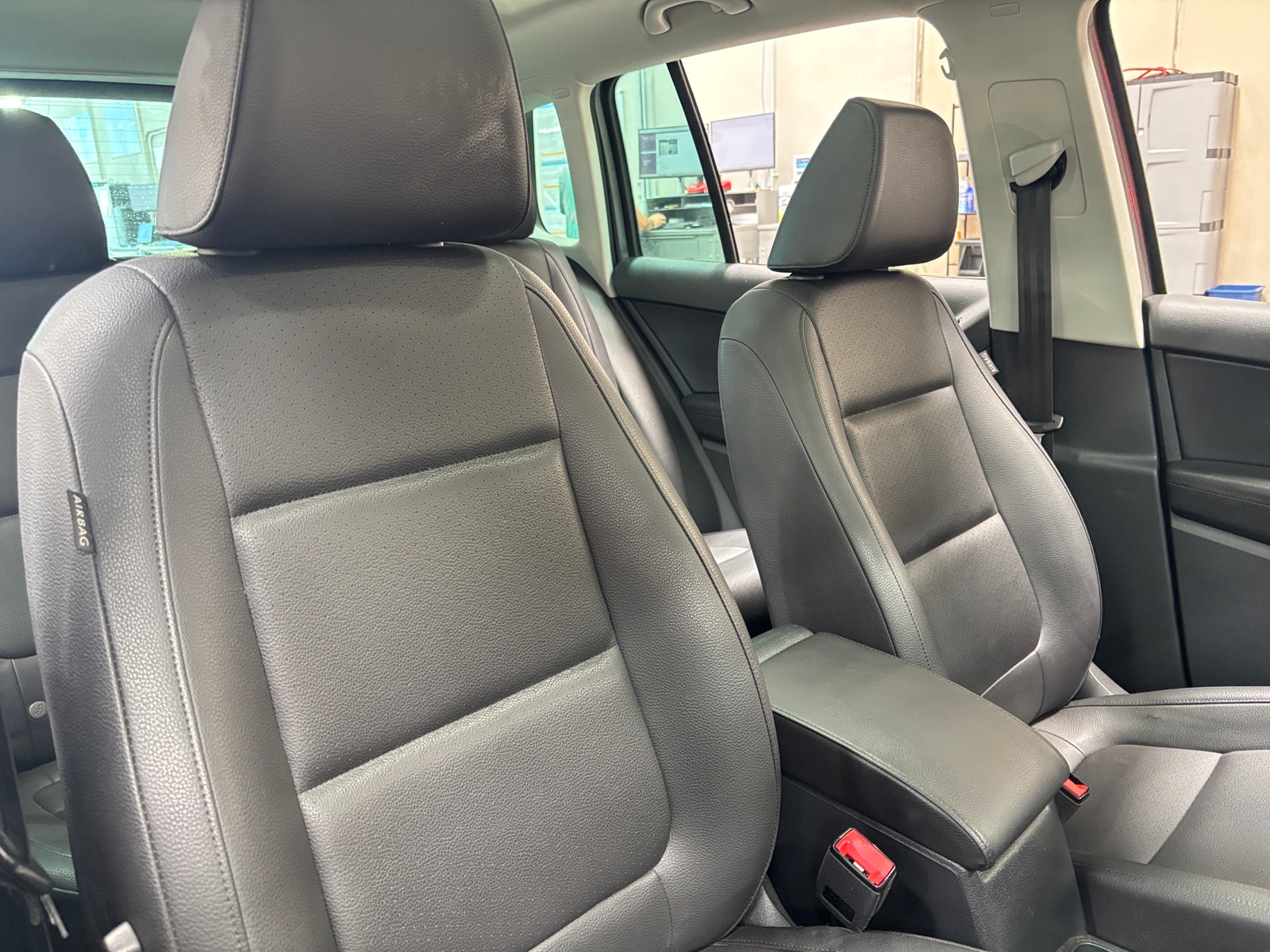 Thumbnail: 2016 Volkswagen Tiguan - 2