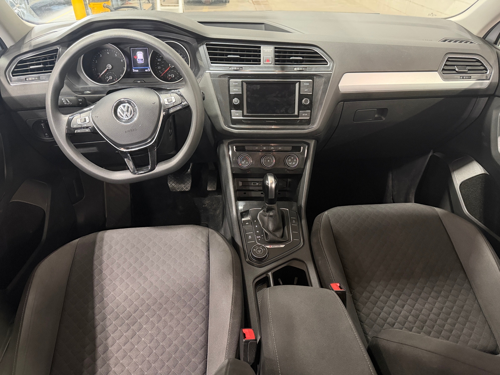 Thumbnail: 2018 Volkswagen Tiguan - 3