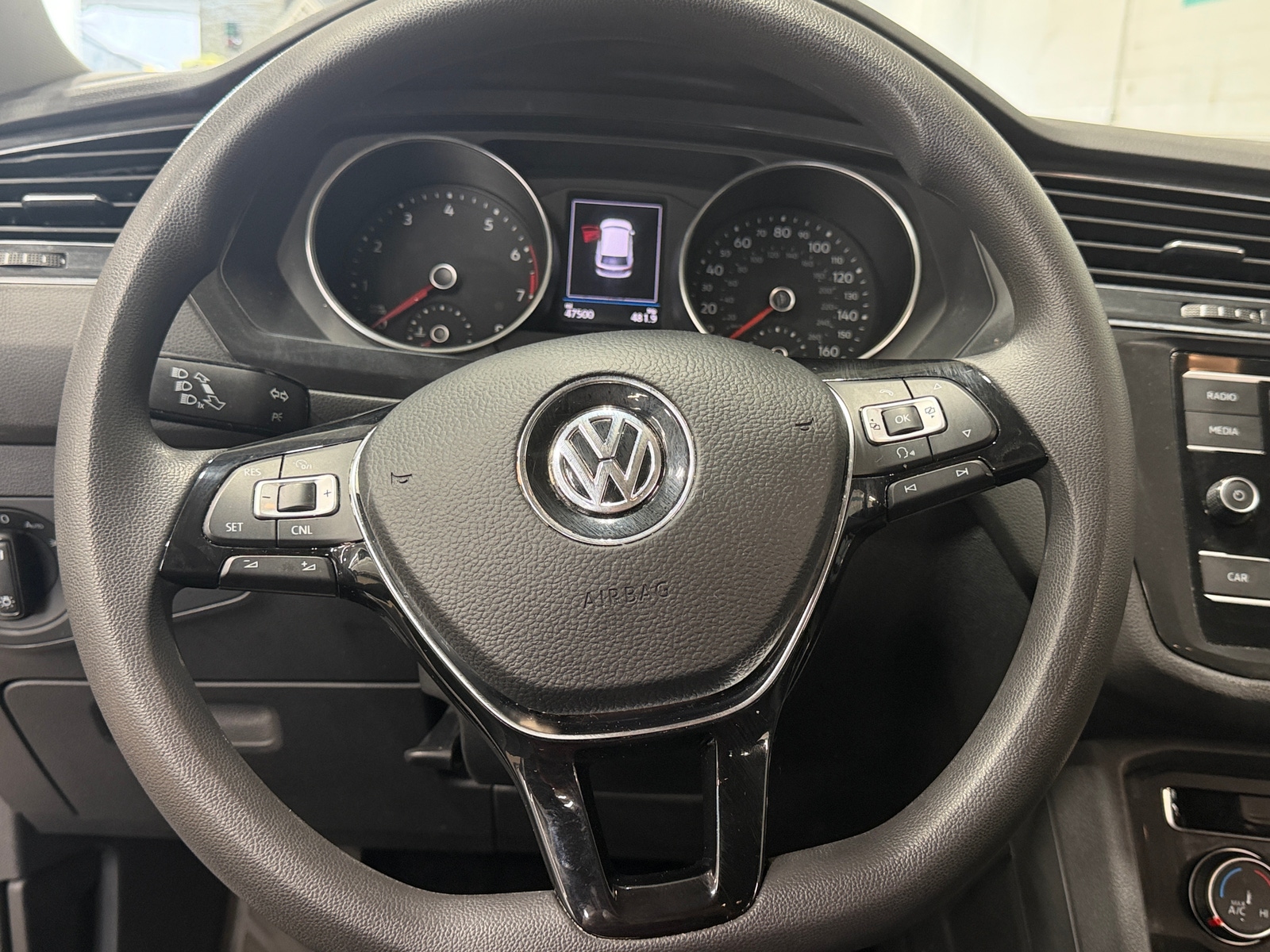 Thumbnail: 2018 Volkswagen Tiguan - 5