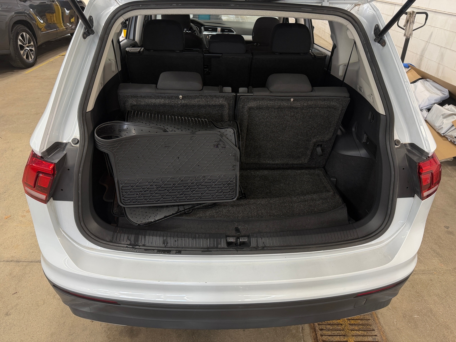 Thumbnail: 2018 Volkswagen Tiguan - 7