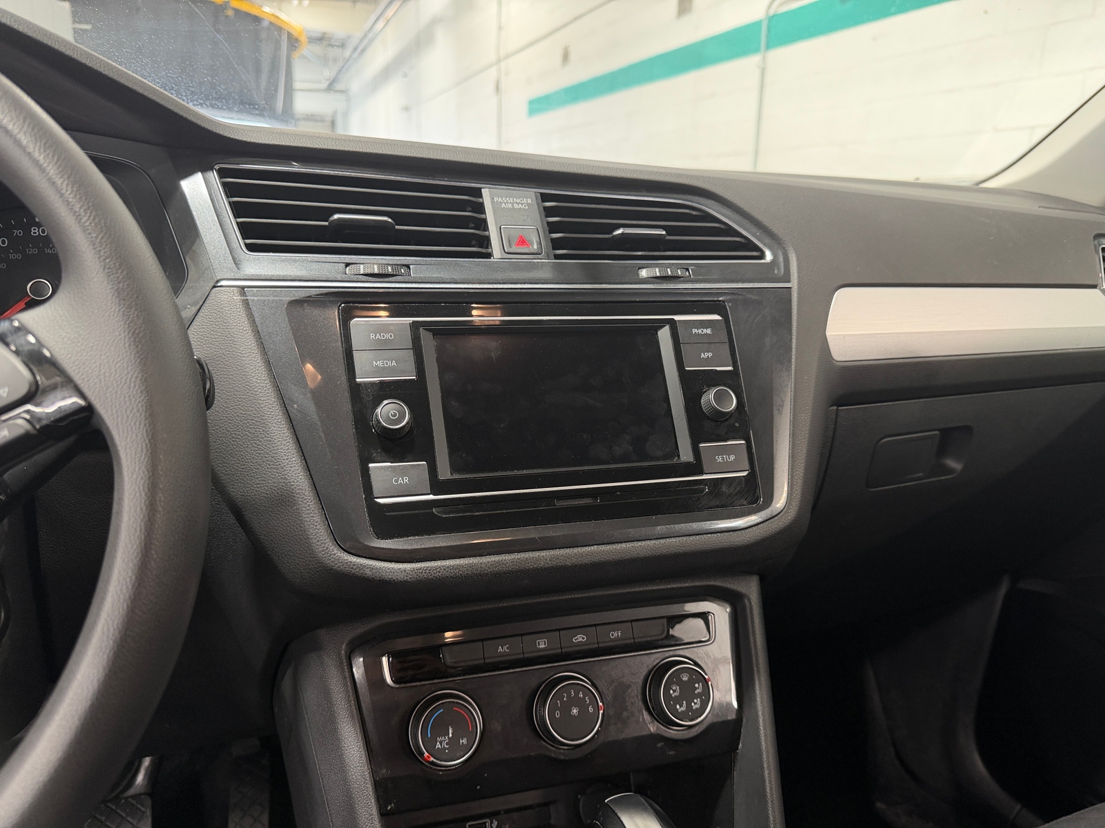 Thumbnail: 2018 Volkswagen Tiguan - 4