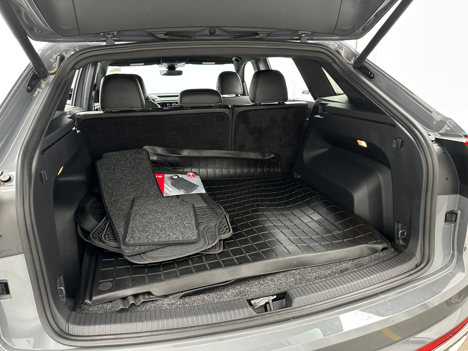 Thumbnail: 2021 Volkswagen Atlas - 6