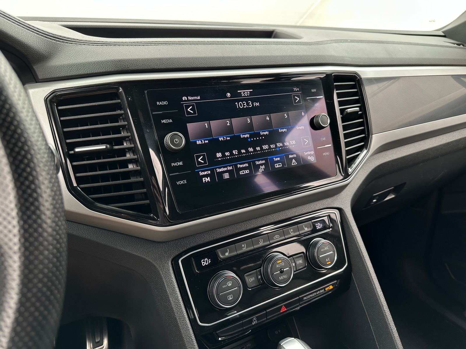 Thumbnail: 2021 Volkswagen Atlas - 3