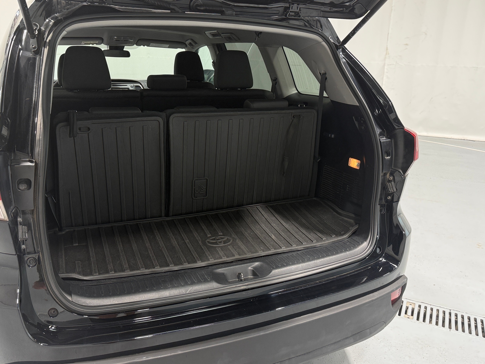 Thumbnail: 2017 Toyota Highlander - 7
