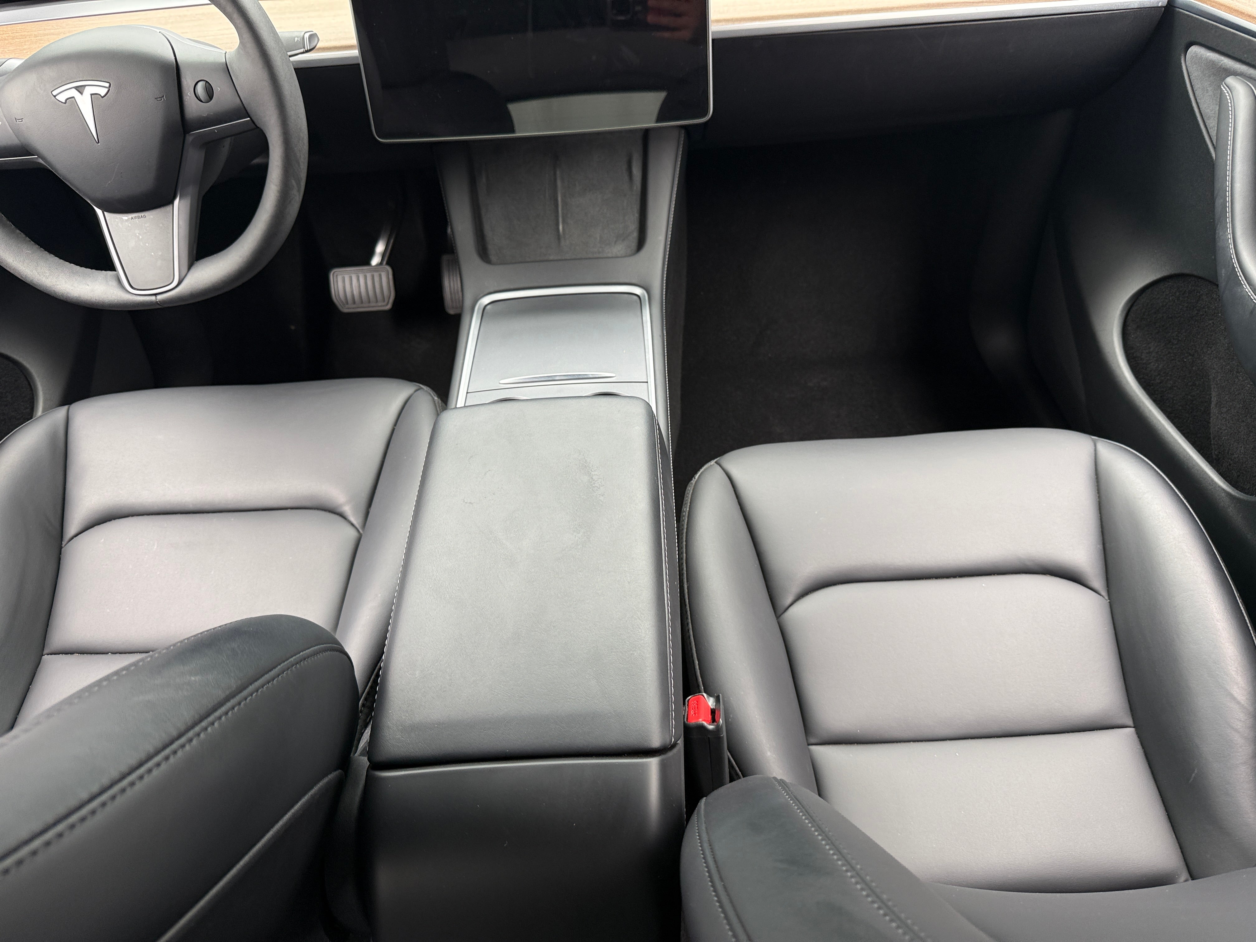 Used 2024 Tesla Model Y Long Range with VIN 7SAYGDED1RF160214 for sale in Pewaukee, WI