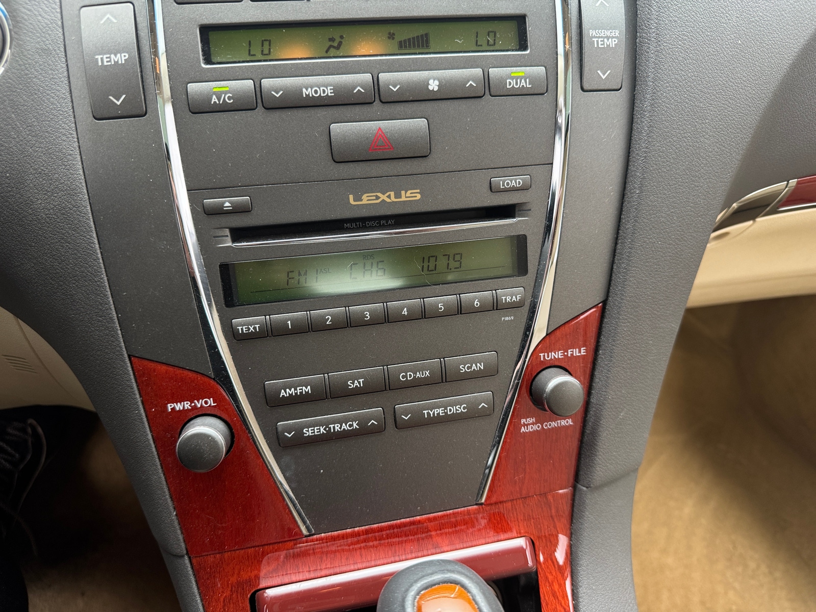 Thumbnail: 2011 Lexus ES - 3