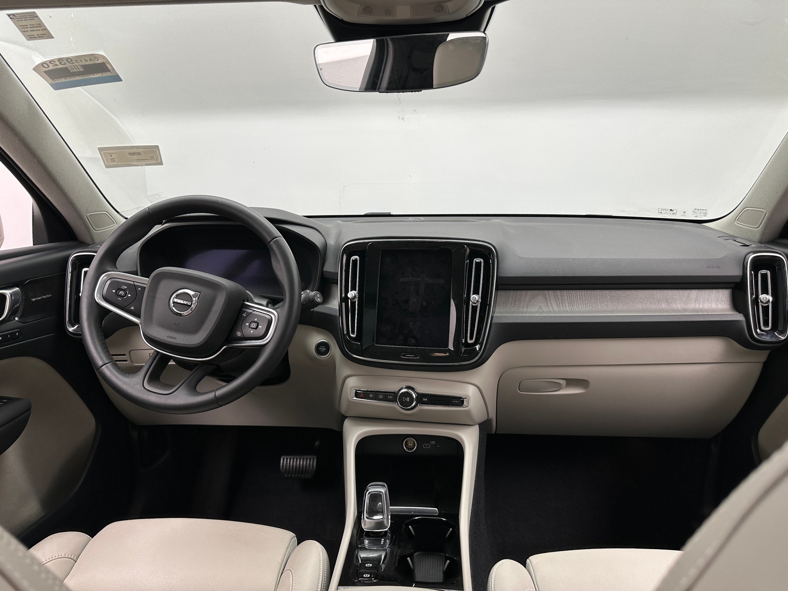 Thumbnail: 2024 Volvo XC40 - 2