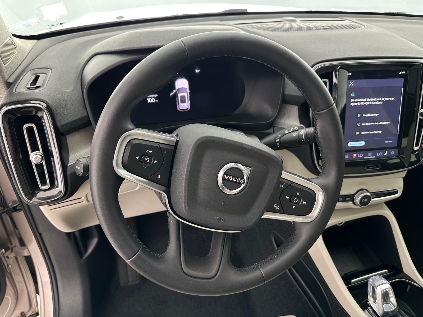 Thumbnail: 2024 Volvo XC40 - 4