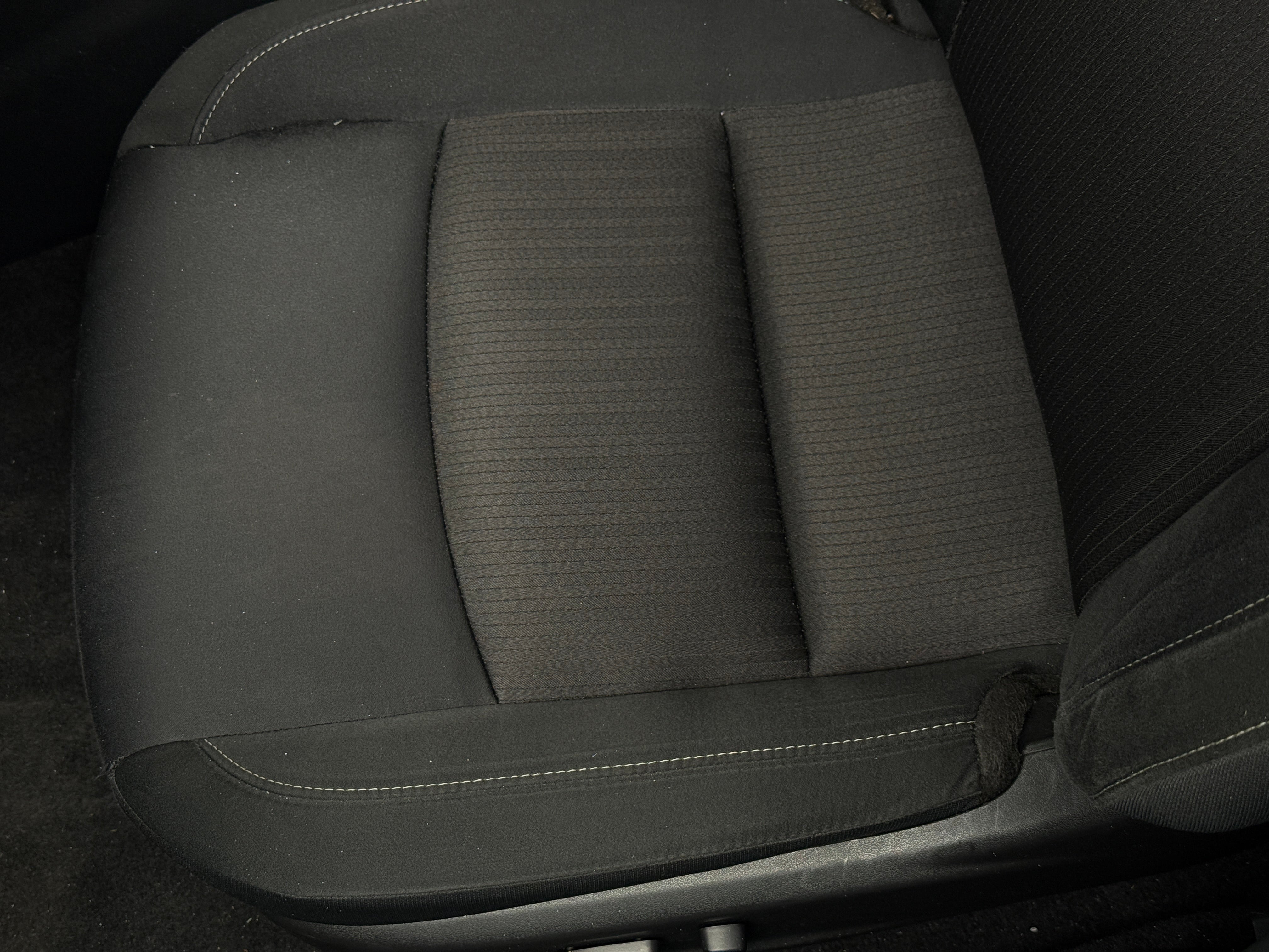 2025 Nissan Altima SV - Photo 21