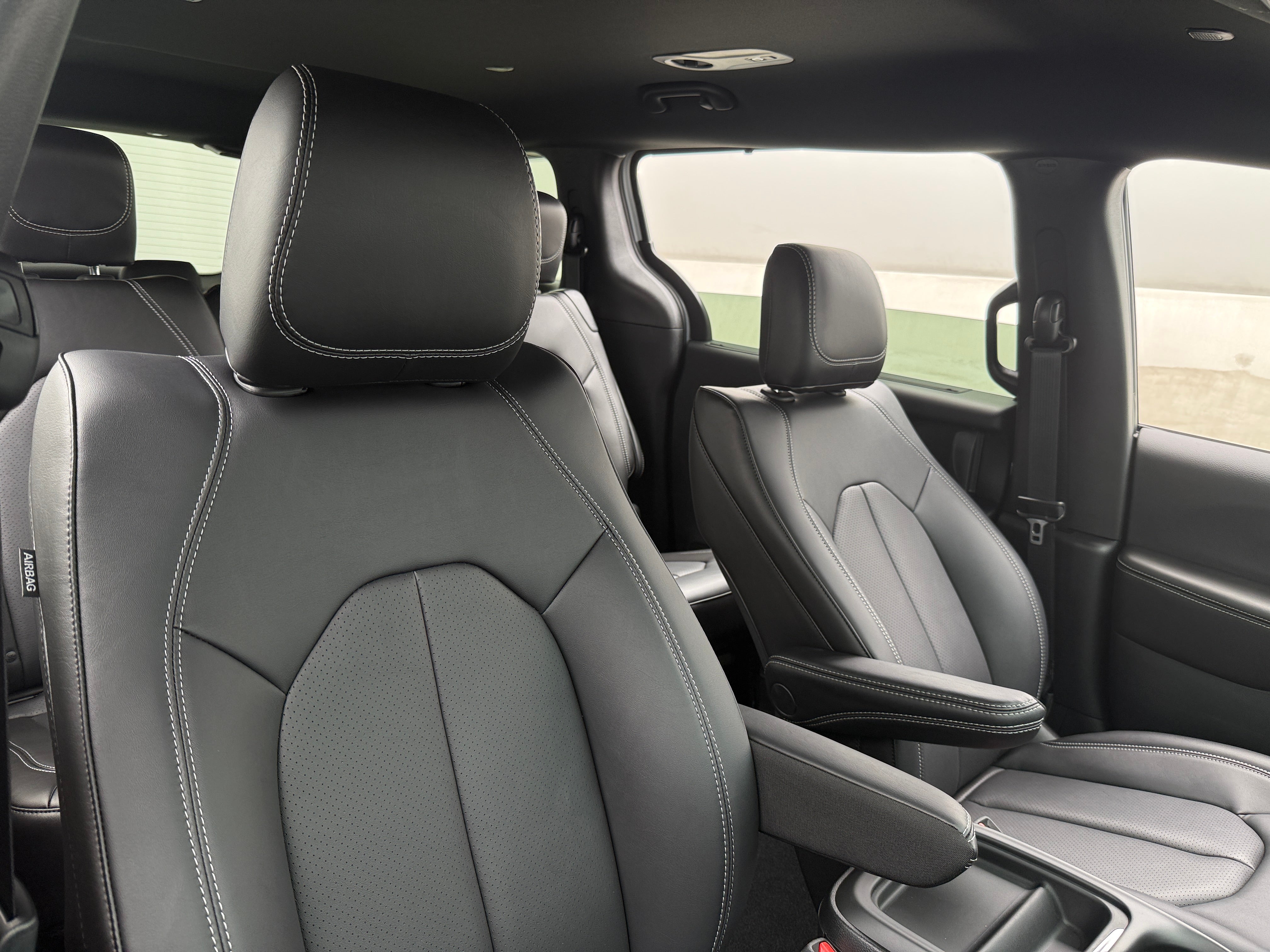 2027 Chrysler Pacifica Select