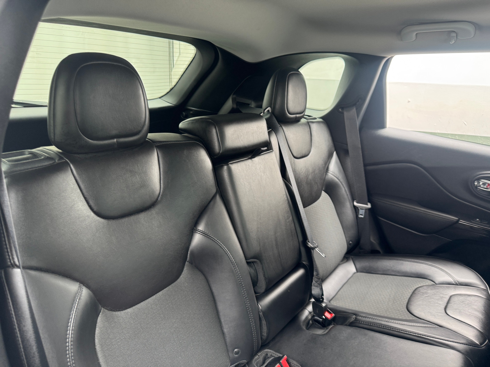 Thumbnail: 2019 Jeep Cherokee - 6