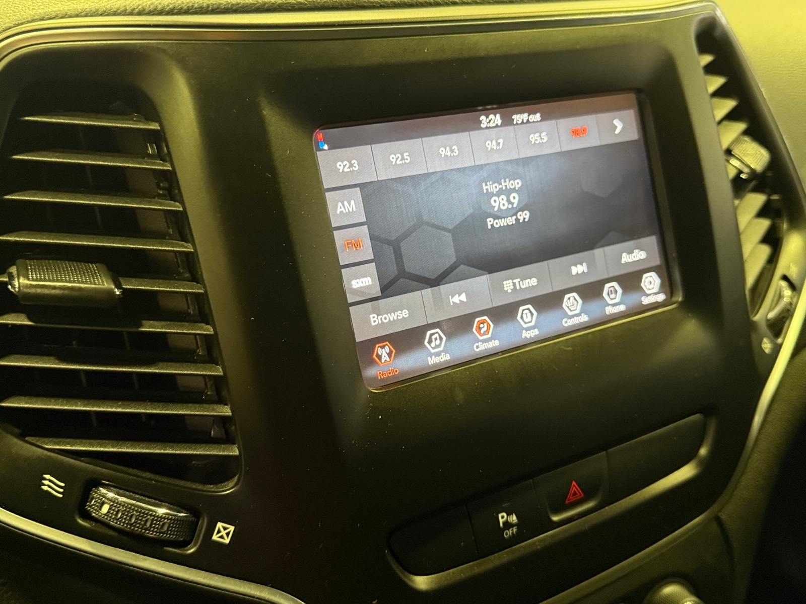 Thumbnail: 2019 Jeep Cherokee - 4