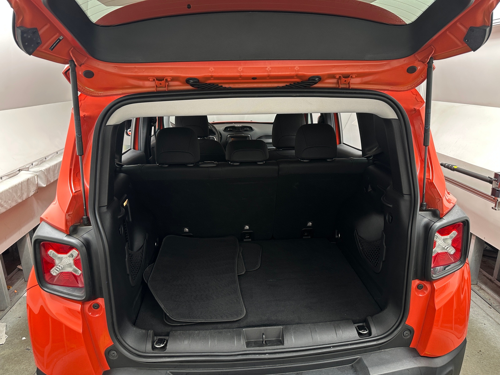 Thumbnail: 2019 Jeep Renegade - 7