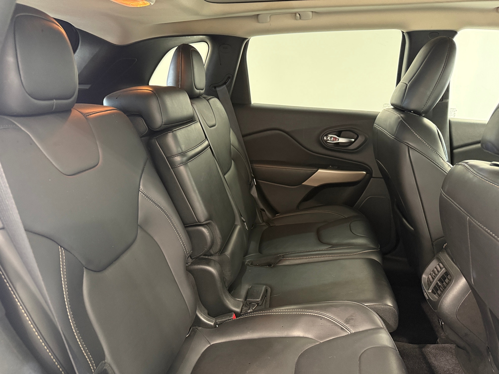 Thumbnail: 2017 Jeep Cherokee - 5