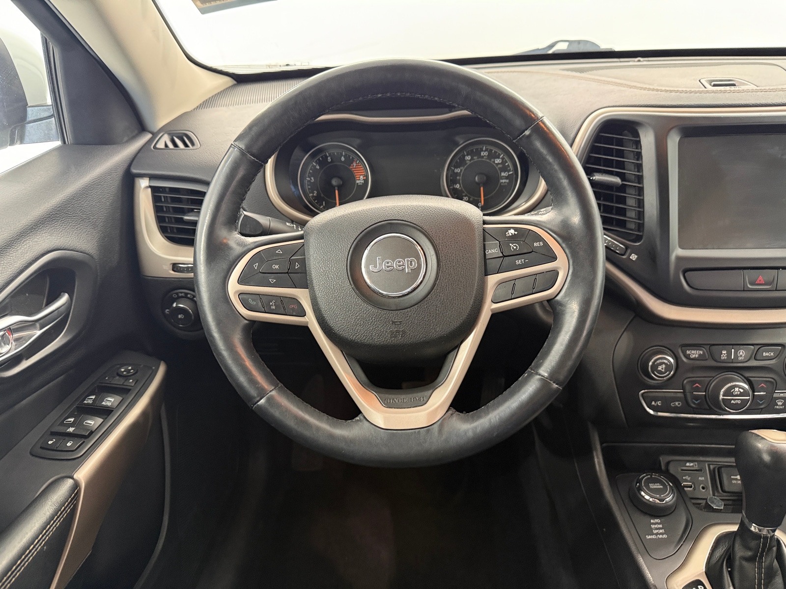 Thumbnail: 2017 Jeep Cherokee - 4