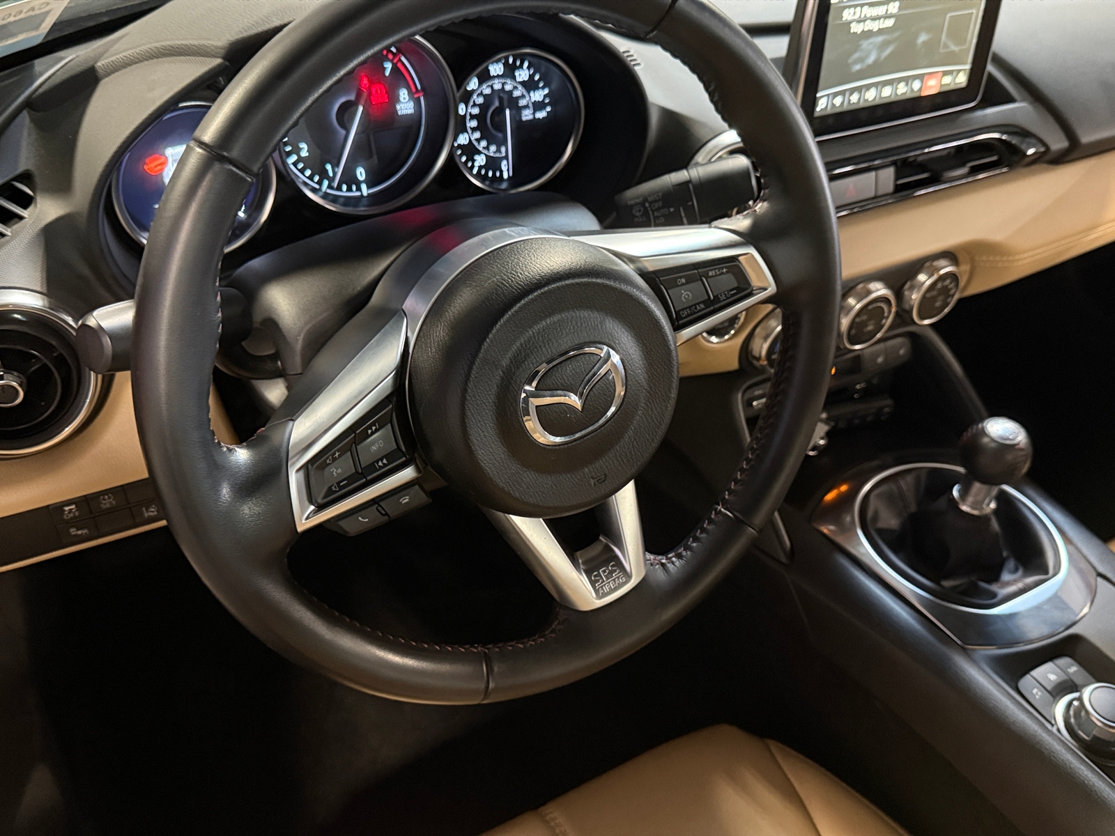 Thumbnail: 2017 Mazda MX-5 Miata - 4
