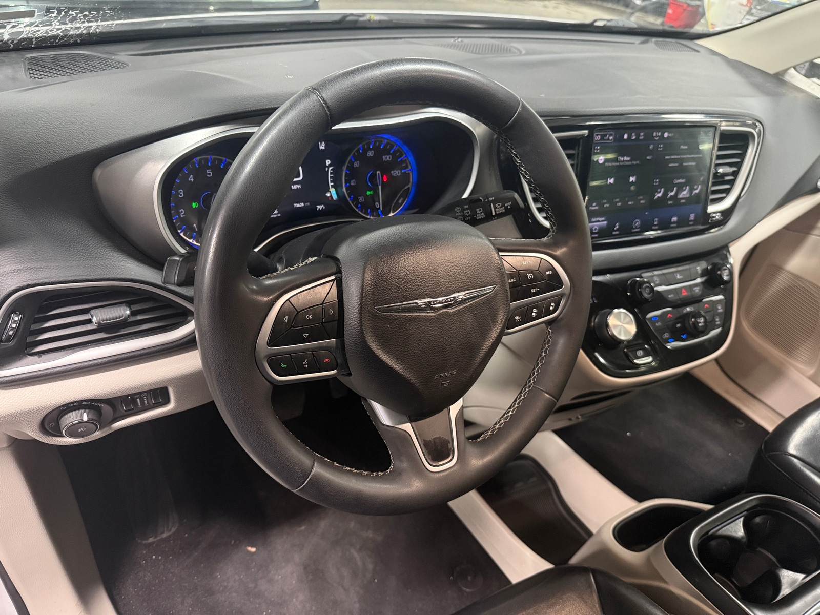 Thumbnail: 2022 Chrysler Pacifica - 4