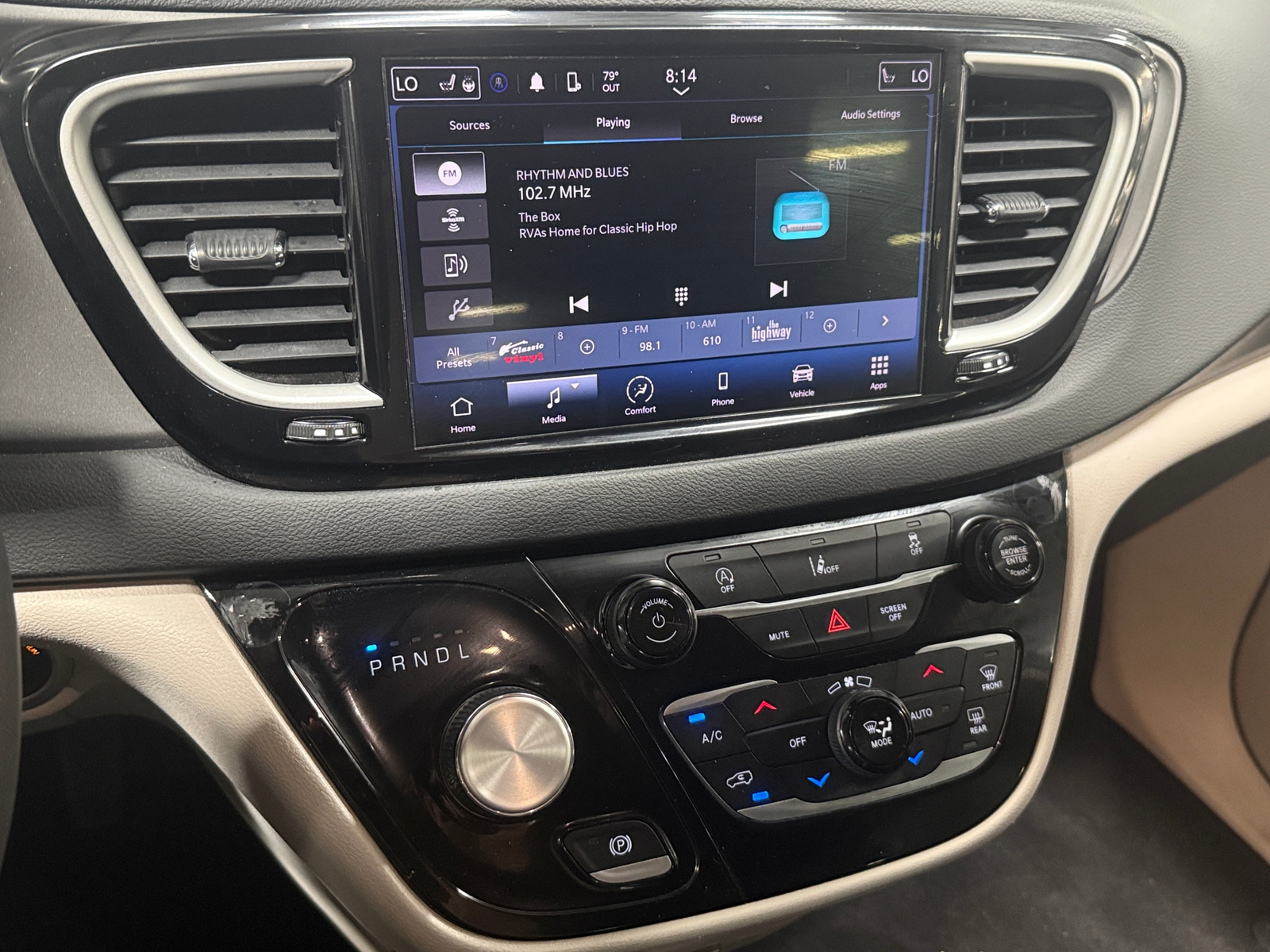 Thumbnail: 2022 Chrysler Pacifica - 3