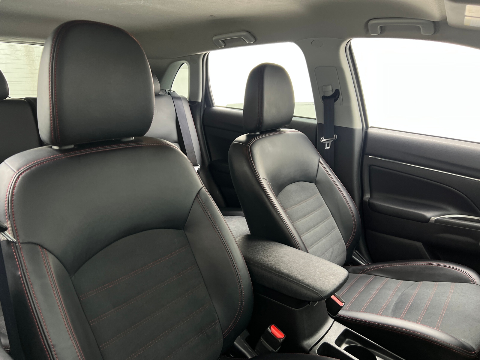 Thumbnail: 2024 Mitsubishi Outlander Sport - 2