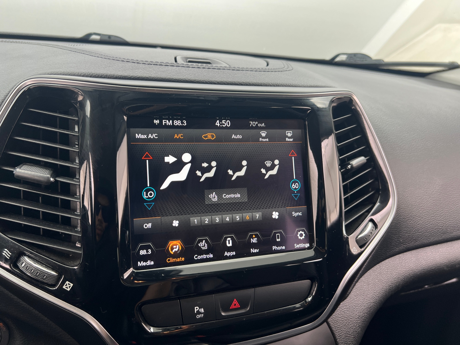 Thumbnail: 2019 Jeep Cherokee - 3