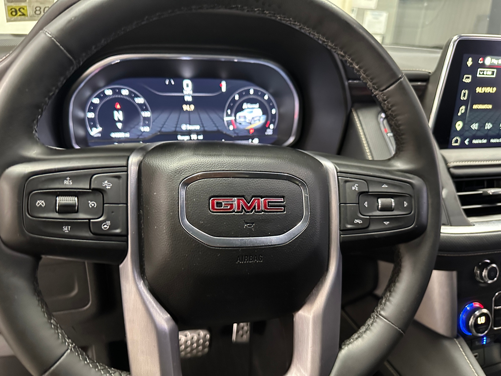 Thumbnail: 2023 GMC Yukon - 4