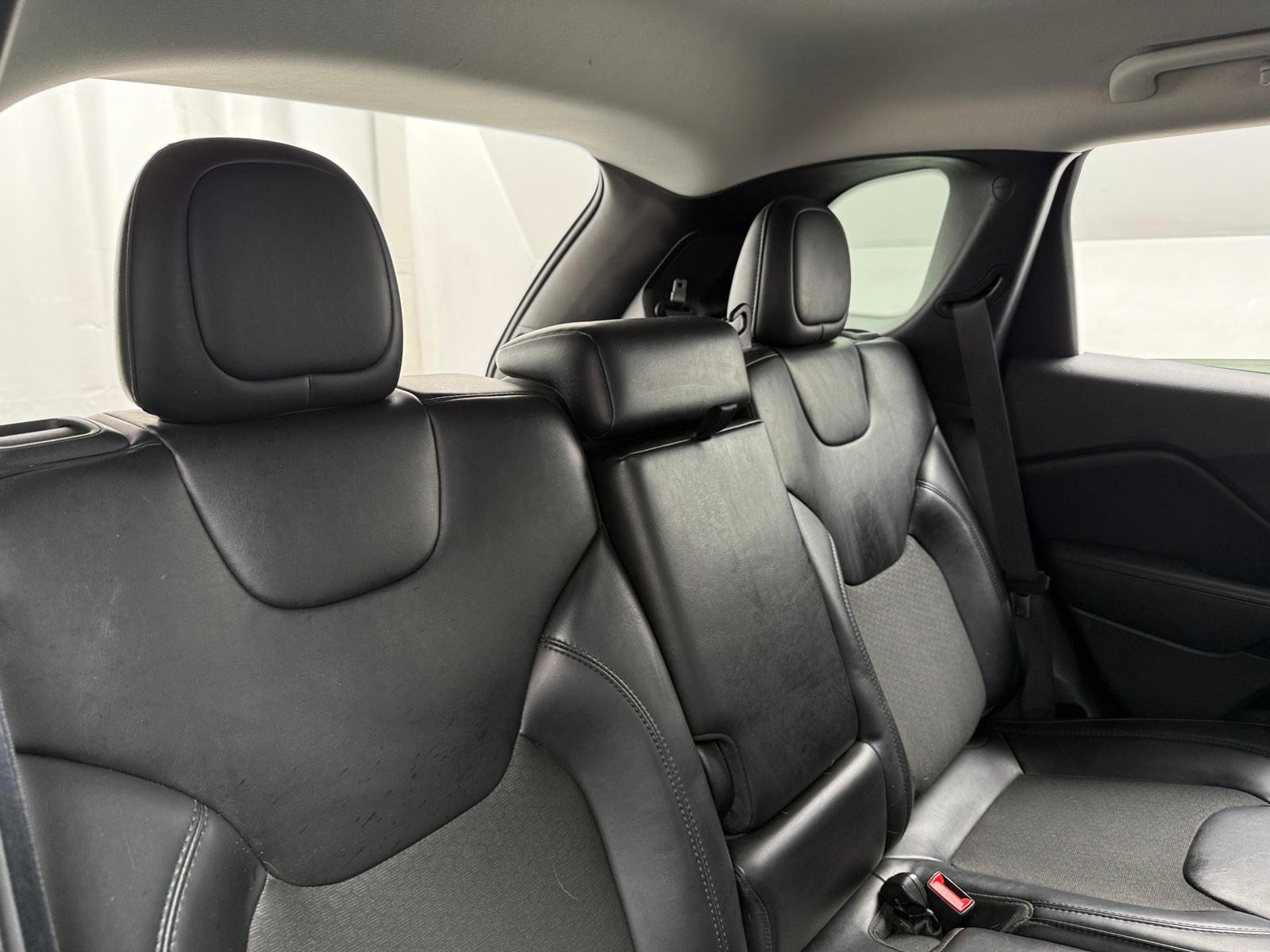 Thumbnail: 2019 Jeep Cherokee - 6