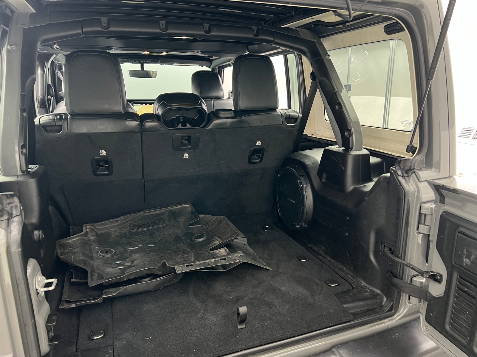 Thumbnail: 2022 Jeep Wrangler - 6