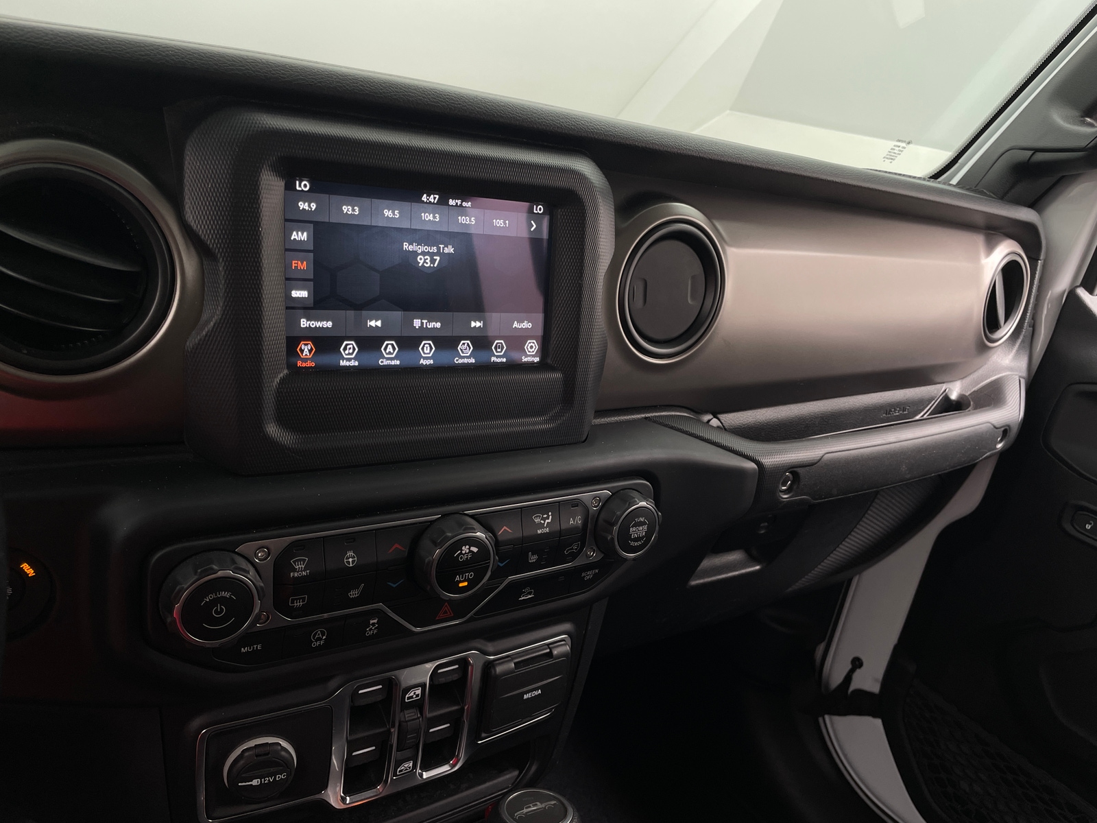 Thumbnail: 2021 Jeep Gladiator - 4