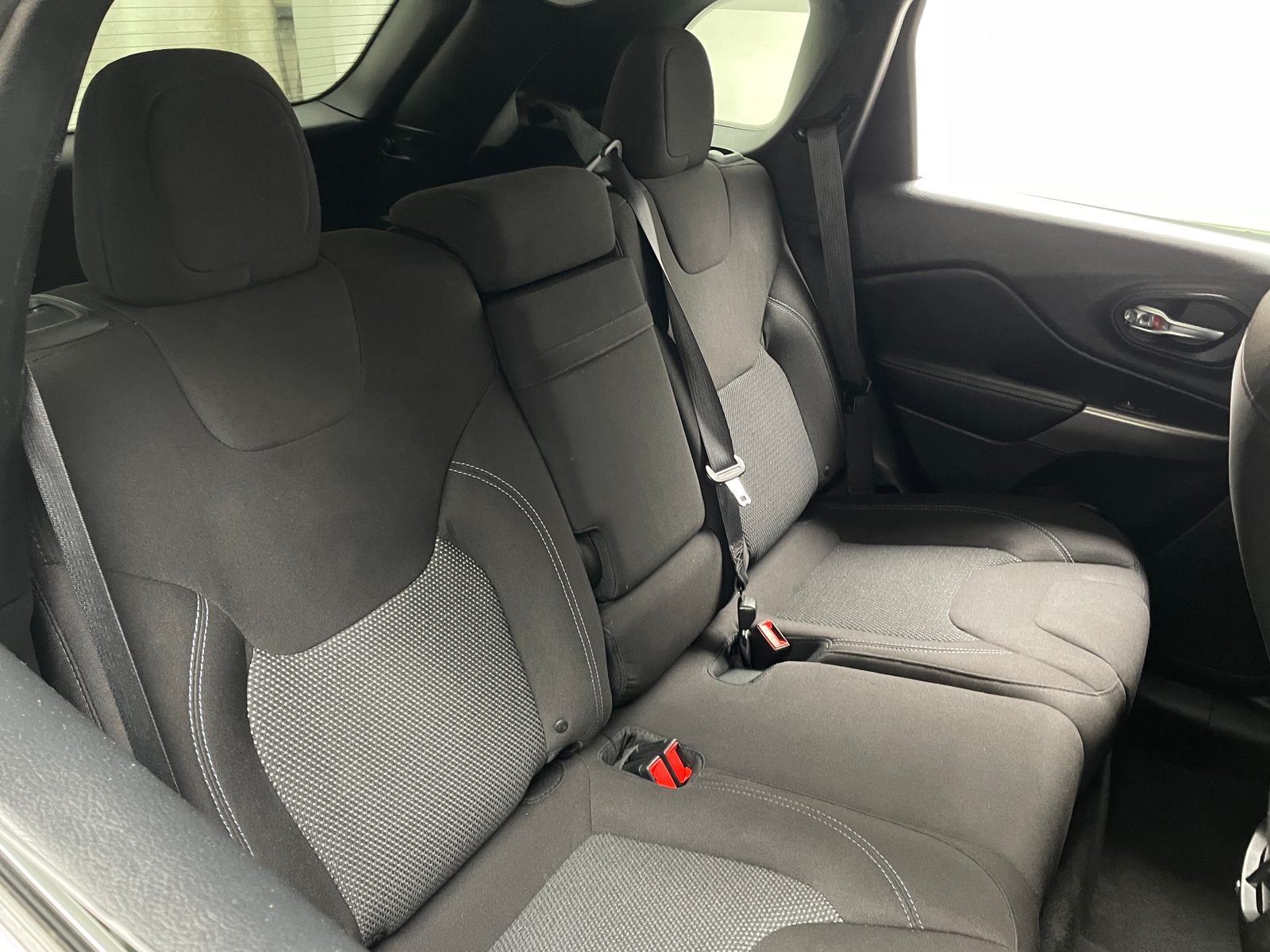 Thumbnail: 2019 Jeep Cherokee - 6