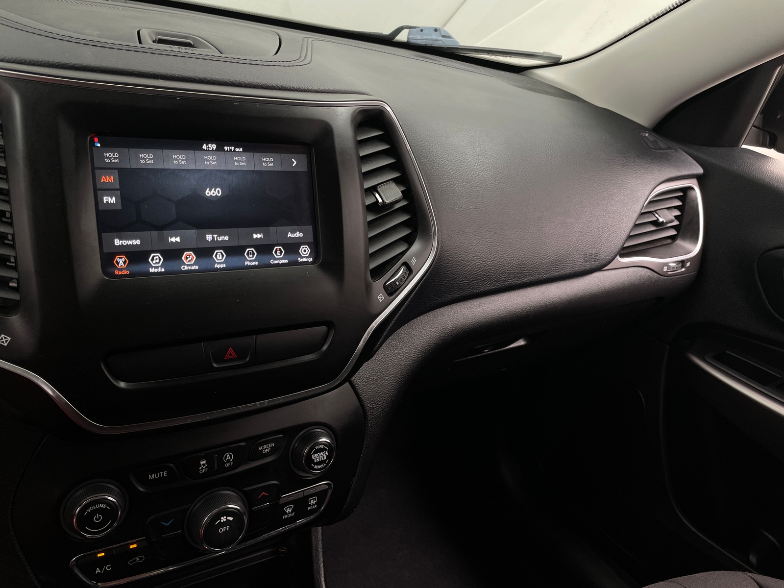 Thumbnail: 2019 Jeep Cherokee - 4