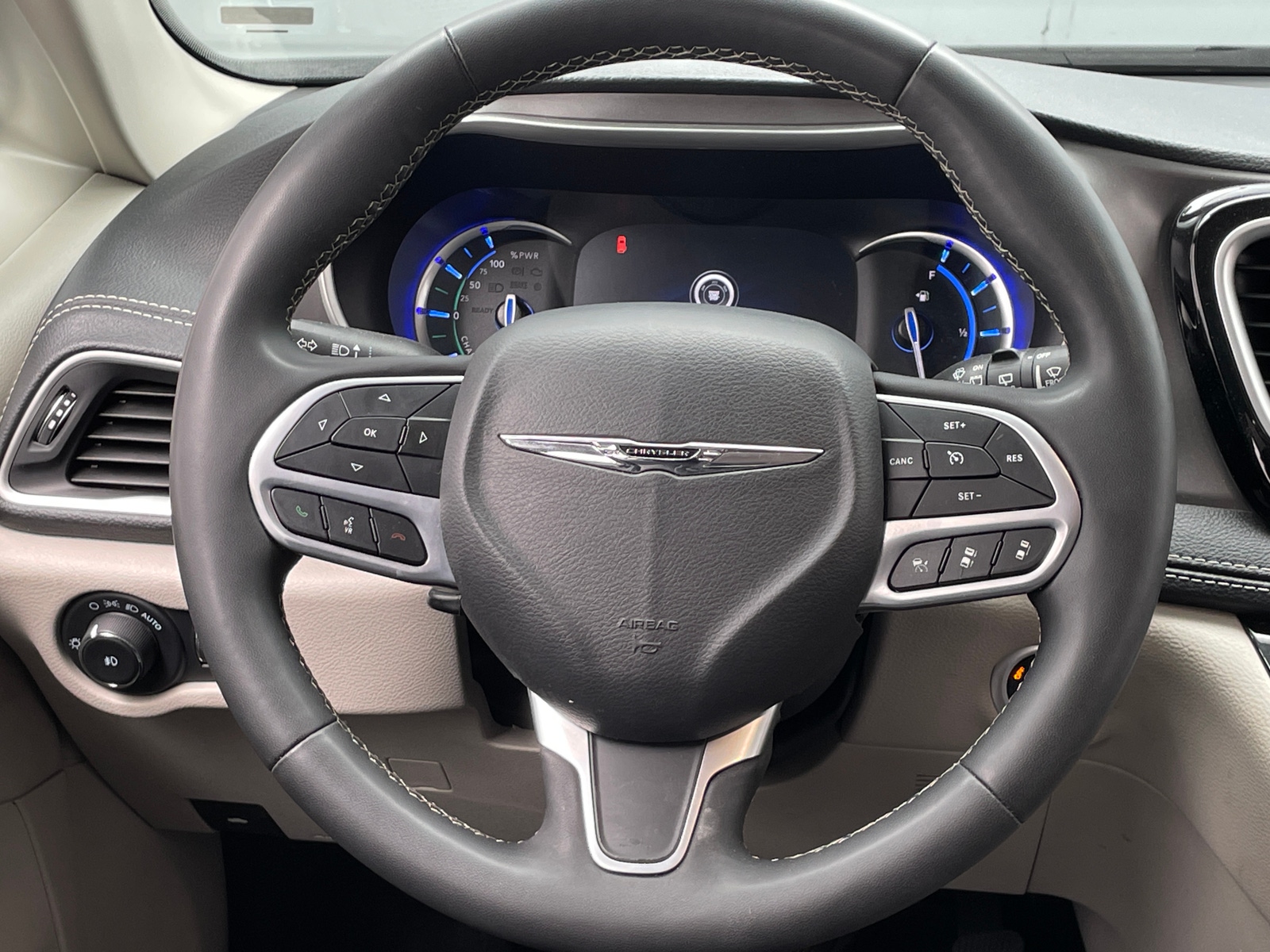 Thumbnail: 2023 Chrysler Pacifica - 4