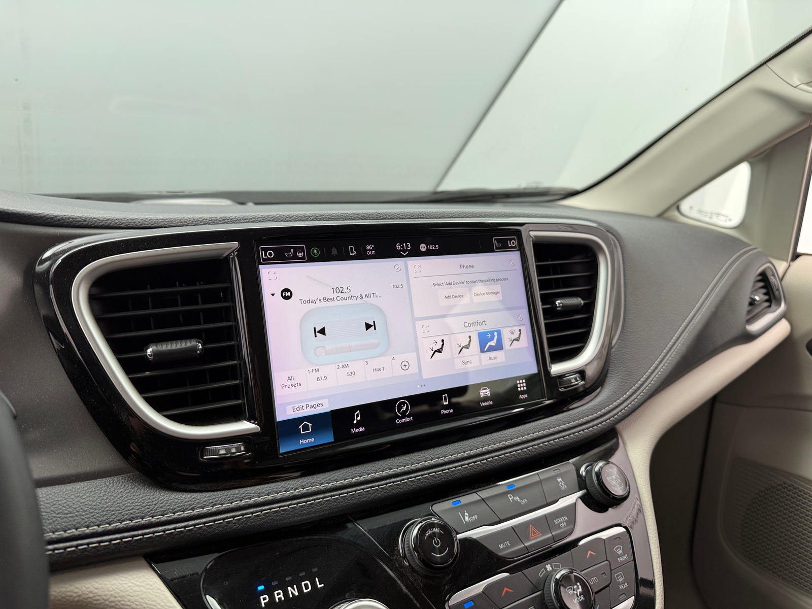 Thumbnail: 2023 Chrysler Pacifica - 3