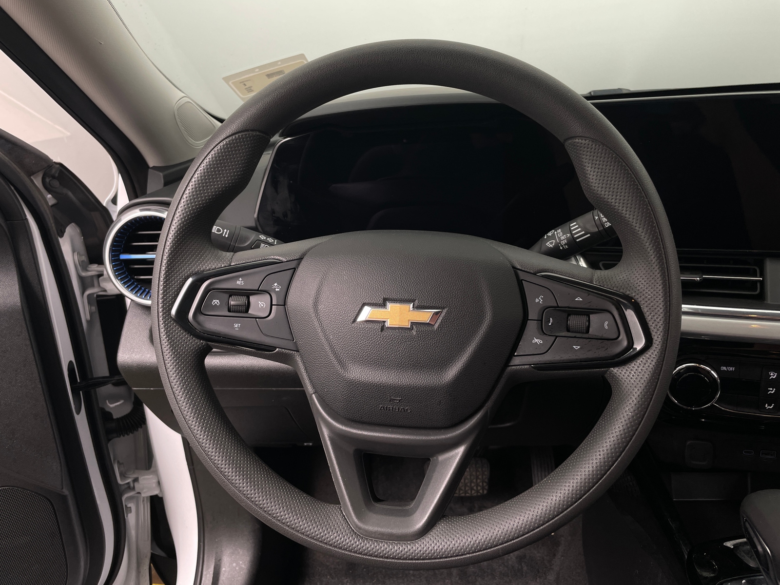 Thumbnail: 2025 Chevrolet Trax - 4
